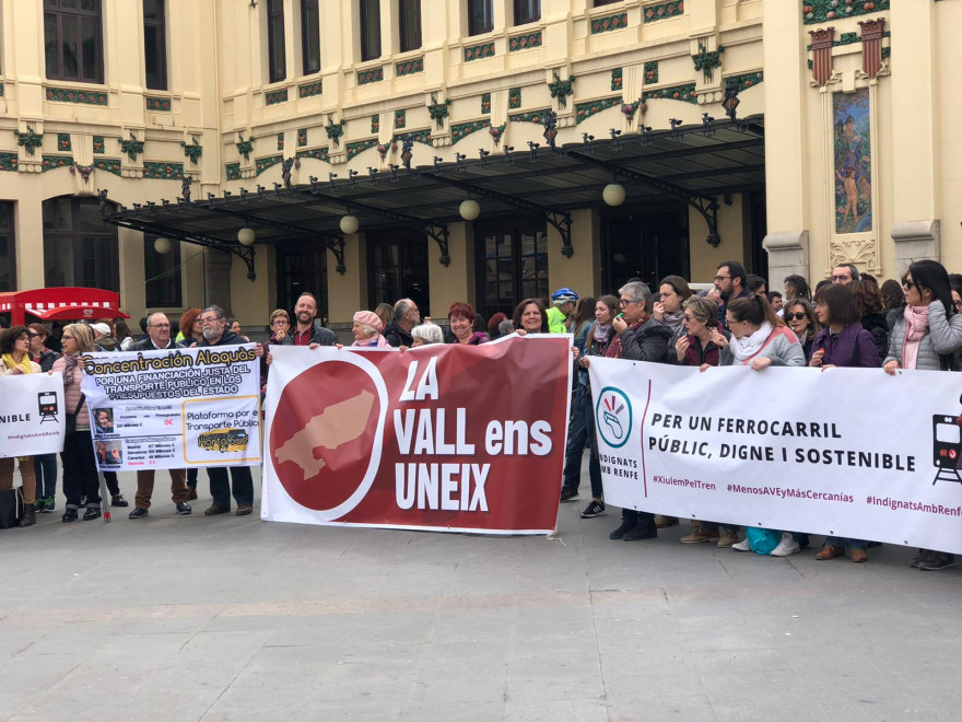 La Valls Ens Uneix recolza a València la reivindicació d&#039;un tren Xàtiva-Ontinyent-Alcoi digne i sostenible