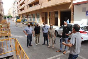 El regidor de Territori i l’Associació Veïnal de Sant Josep visiten les obres que adapten el carrer Salvador Tormo a la normativa d’accessibilitat
