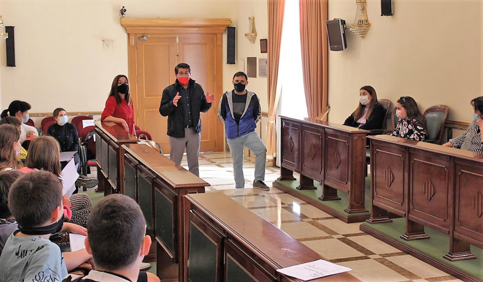 Ontinyent reprèn les visites escolars a l’Ajuntament per primera vegada des de l’esclat de la pandèmia