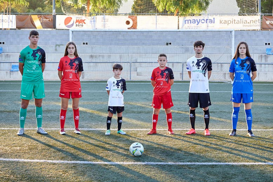 L&#039;Escola del Club Deportivo Esport Base Ontinyent presenta la nova equipació per a la temporada 21/22