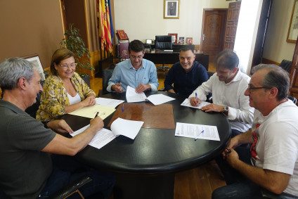 L’Ajuntament i els clubs de futbol d’Ontinyent signen el conveni de cessió d&#039;ús de l&#039;estadi El Clariano