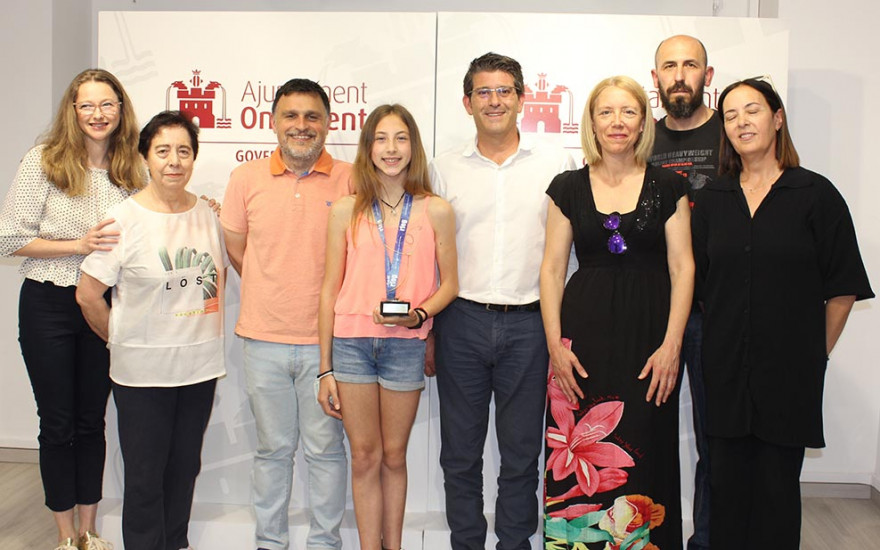 L’Alcalde d’Ontinyent felicita la gimnasta Neus Torrent pel seu campionat d’Espanya