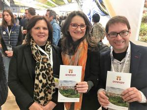 Joan Sanchis i Sayo Gandia reben a les autoritats del Govern Valencià al stand d’Ontinyent i La Vall d’Albaida a FITUR