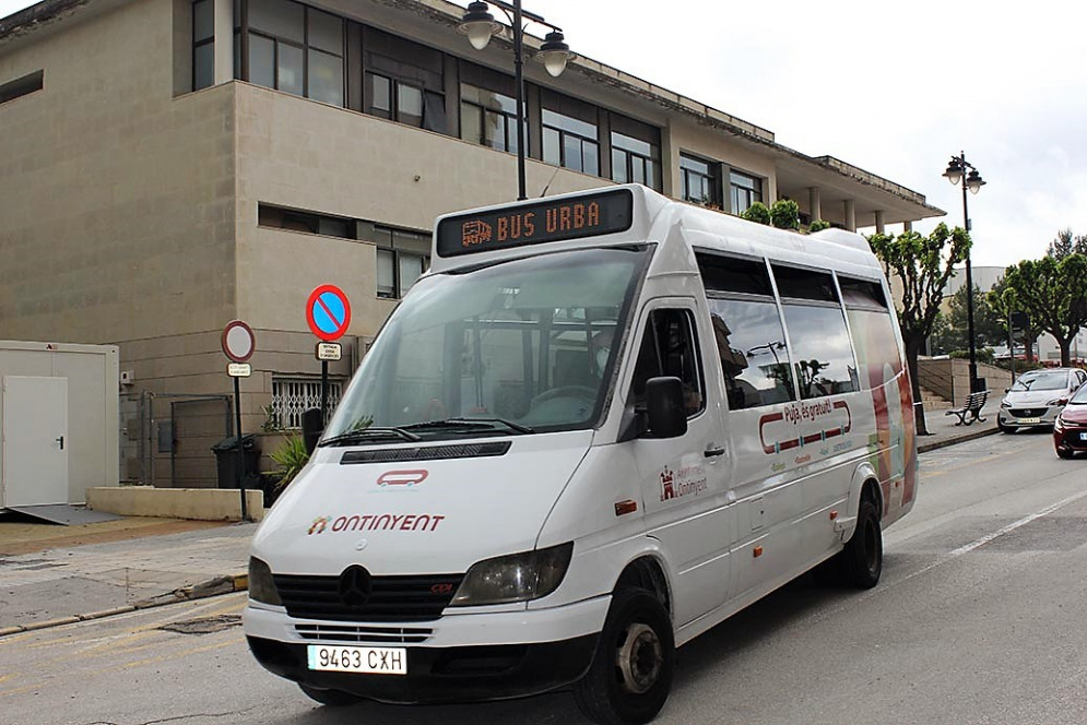 Ontinyent amplia l’horari del bus urbà gratuït per facilitar l’accés al punt de vacunació massiva