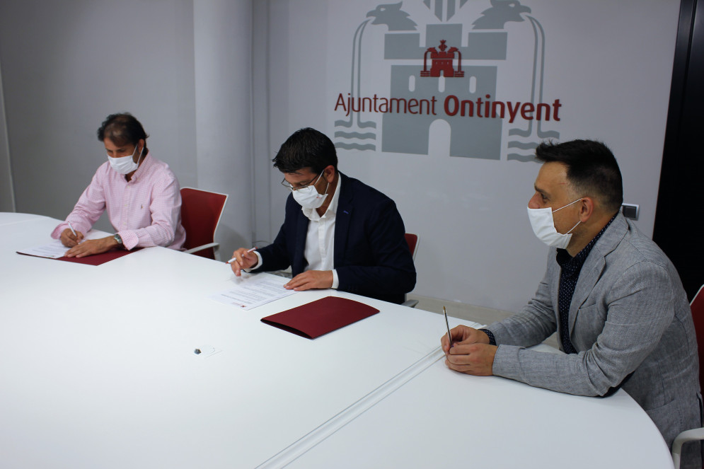 L’Ajuntament i l’Ontinyent 1931 CF signen el conveni de cessió d&#039;ús de l&#039;estadi El Clariano