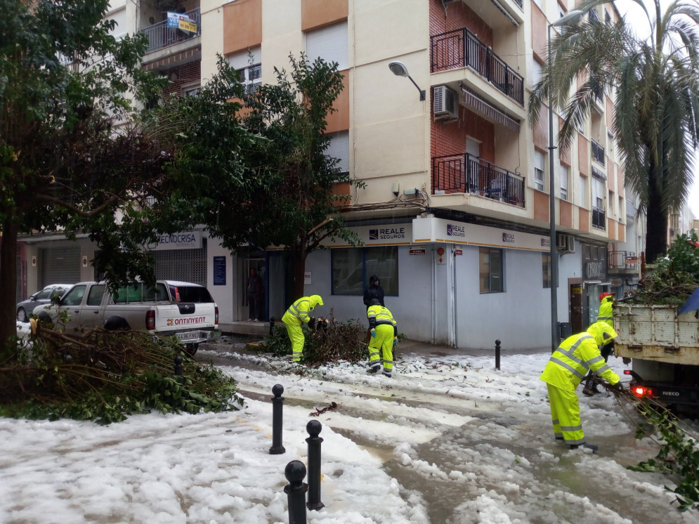 Ontinyent fa front als temporal «Gloria» amb 6 retroexcavadores i un dispositiu de prop de 100 persones