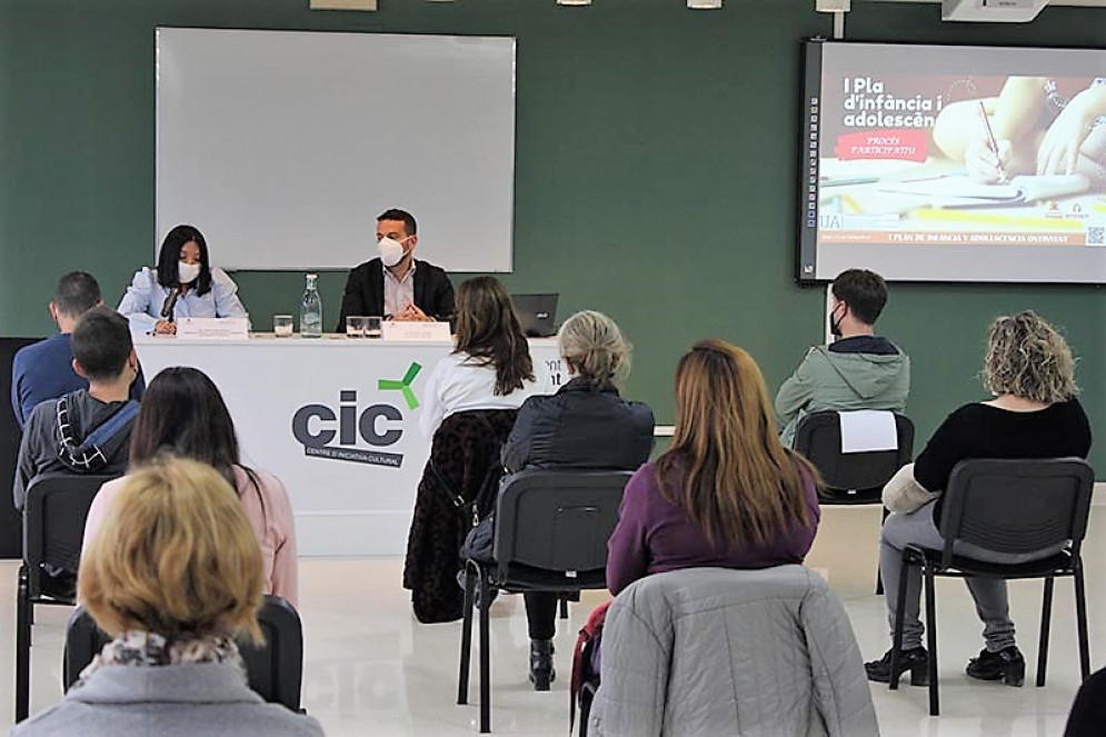 La redacció del Pla d’Infància i Adolescència d’Ontinyent inclou un concurs de dibuix per fomentar la participació