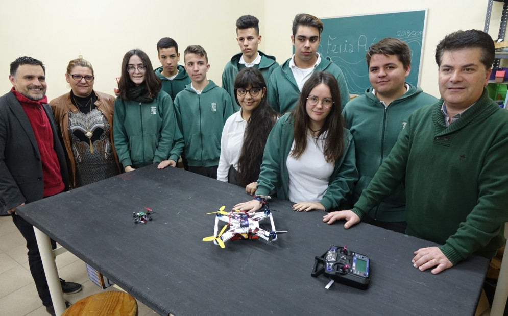 Alumnat dels col·legis Santa Maria, La Milagrosa i Sant Josep d&#039;Ontinyent exposen 3 drons a la V Fira Aèria de València