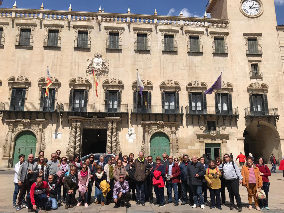 Més d&#039;un centenar d&#039;ontinyentins visiten Alacant amb “Majors Actius”
