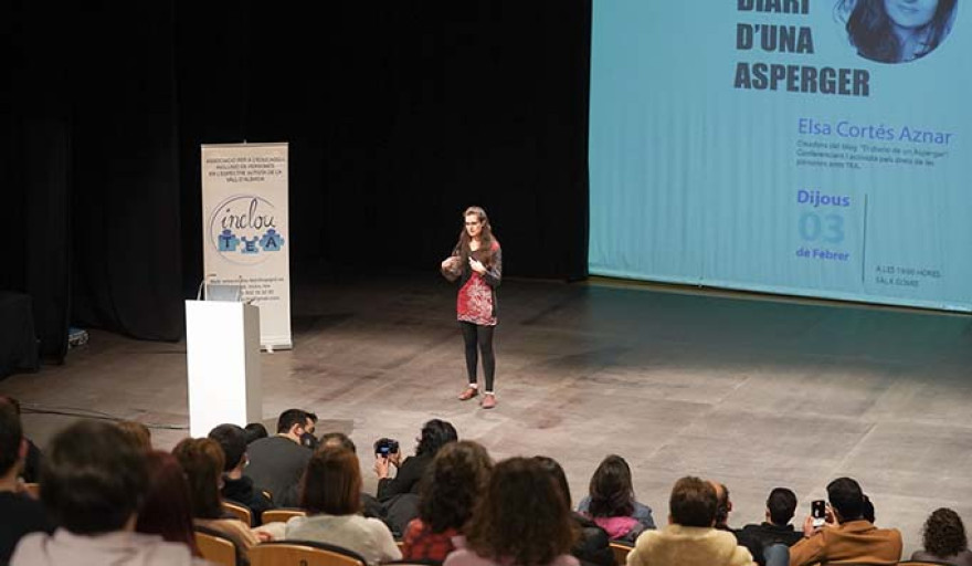 Ontinyent inicia la programació de l’Escola de Families 2023 commemorant el Dia de la Síndrome d’Asperger