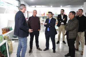 Joan Baldoví i Nico Calabuig recullen les necessitats del tèxtil i la innovació en una jornada de treball per la indústria