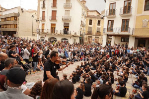 L’inici del Festival de Primavera converteix Ontinyent en un gran espai escènic urbà