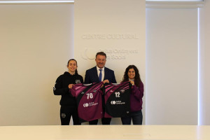 Caixa Ontinyent impulsa la pràctica esportiva junt al Club Voleibol Ontinyent