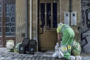 Ontinyent aprova gestionar autònomament la recollida de fem per implantar el porta a porta