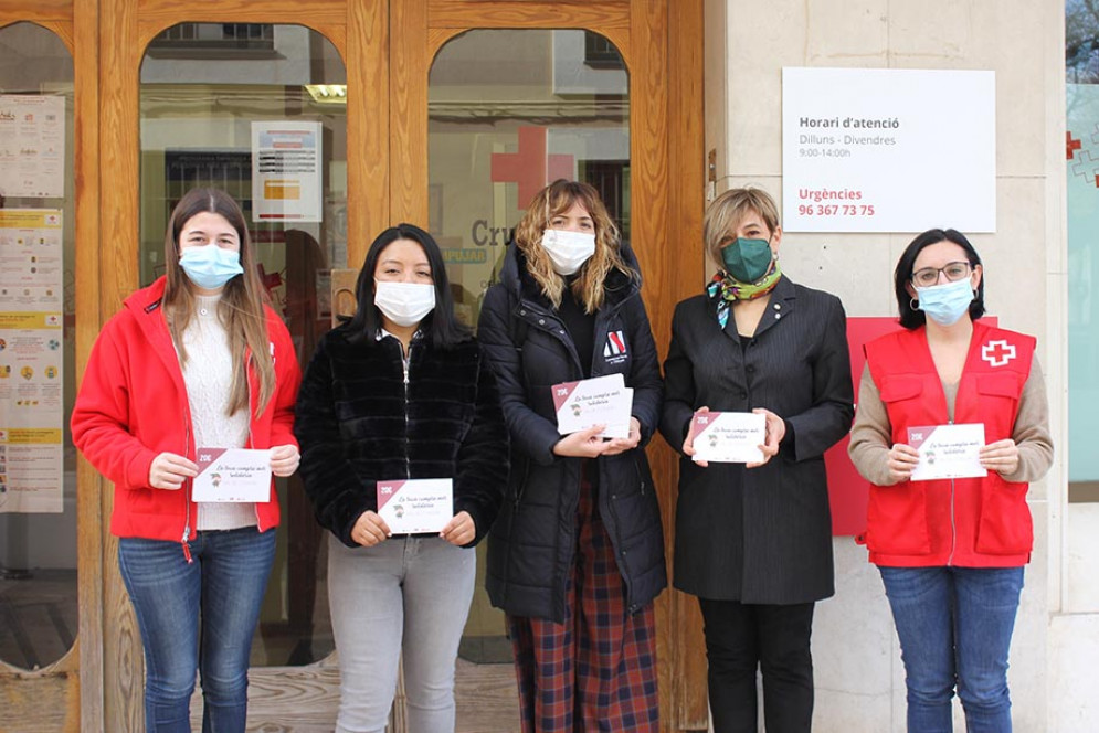 La “vidriola solidària&quot; d’Ontinyent replega 400 euros en vals en joguets i material escolar per a families necessitades