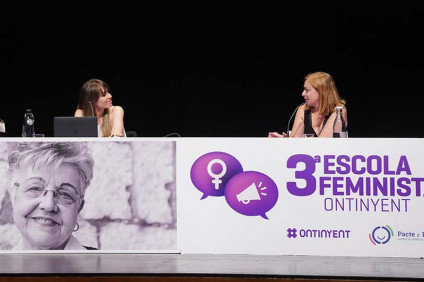La jurista Paula Fraga exposa en l’Escola Feminista d’Ontinyent que l’autodeterminació de gènere “esborra a les dones”