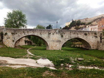 Ontinyent tanca al trànsit l’històric Pont Vell del SXVI davant un informe que alerta del seu deteriorament