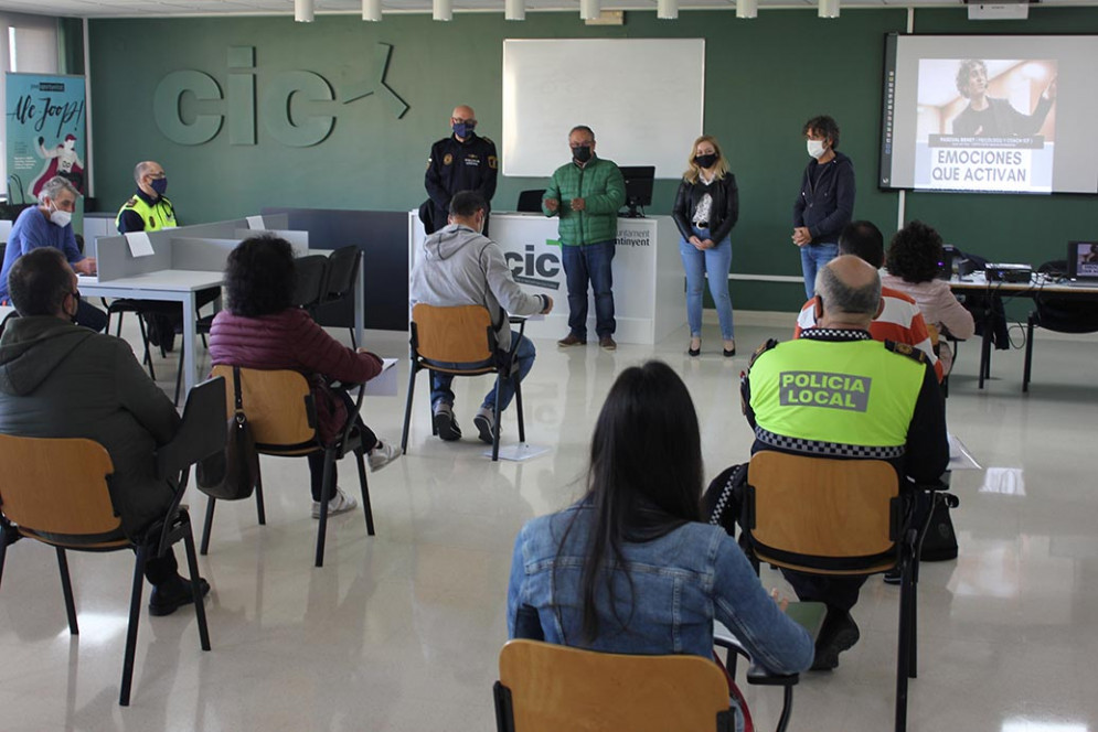 La Policia Local d&#039;Ontinyent participa en un curs d’intel·ligència emocional aplicada al ciutadà