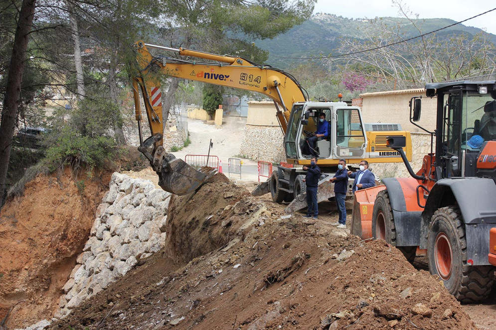 L’Ajuntament d’Ontinyent crea dues escolleres de pedra al Camí de Mossén Conca per eliminar el perill de solsides