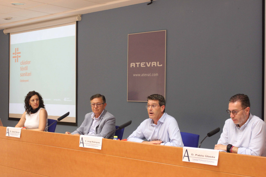 Jorge Rodríguez i Pepe Serna signen formalment el conveni del Clúster Tèxtil Sanitari d’Ontinyent