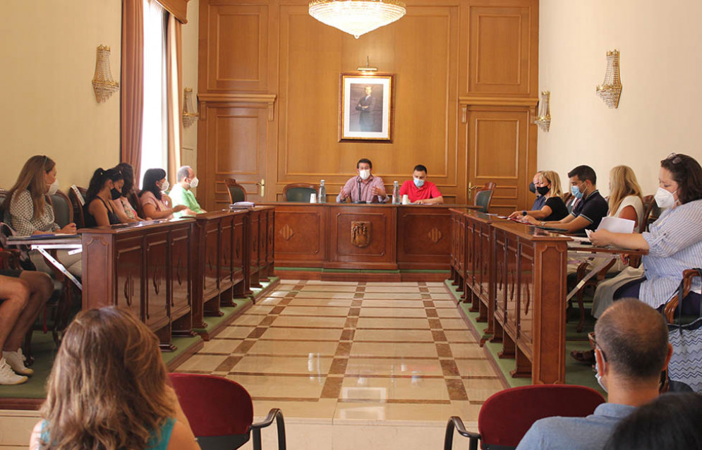 Ontinyent repartirà 7.000 mascaretes del Clúster Tèxtil als centres educatius per potenciar la seguretat en l’inici de curs