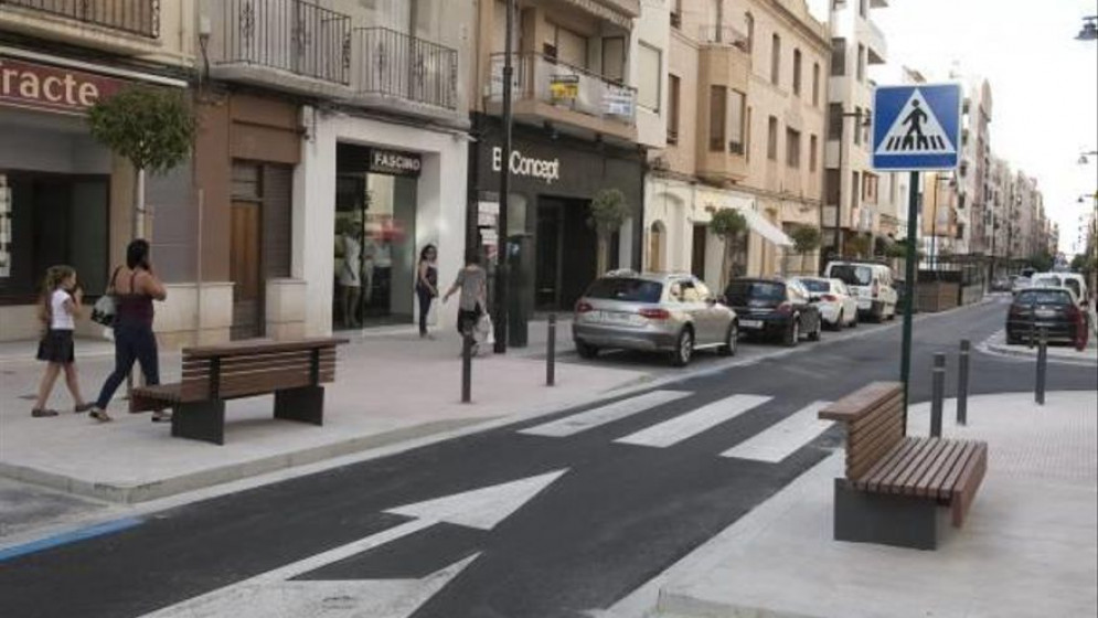 Intenten robar diversos vehicles en el carrer Martínez Valls