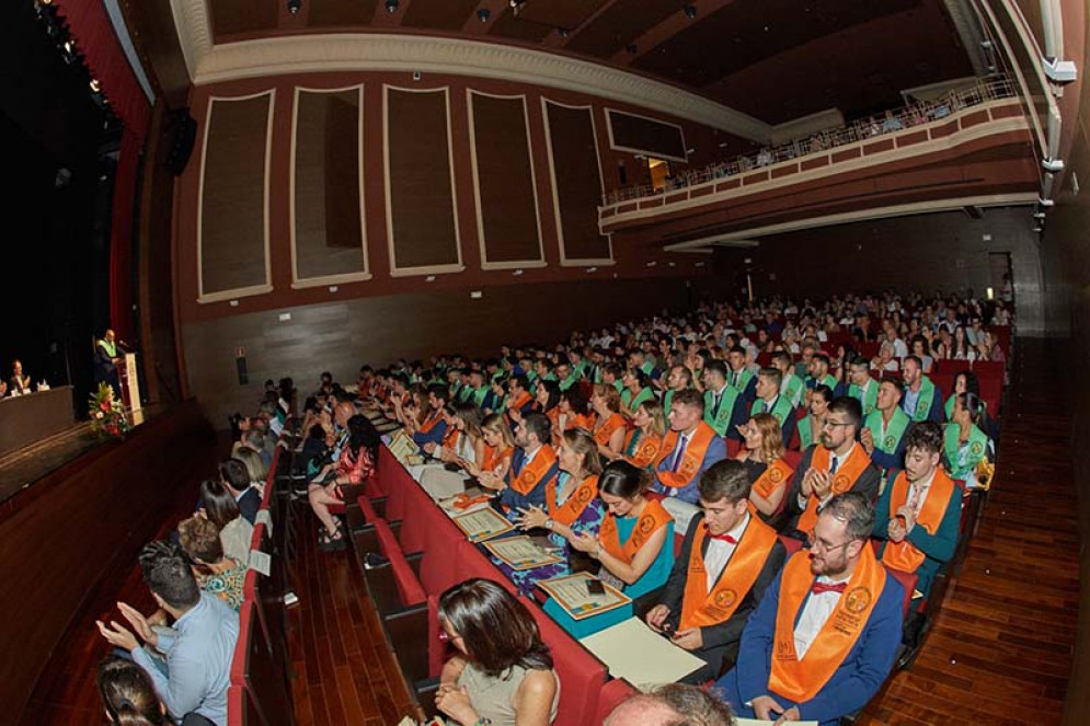 Estudiantat i professorat destaquen la qualitat del Campus d&#039;Ontinyent en l’acte degraduació d’ADE i Ciències de l’Activitat Física i l’Esport