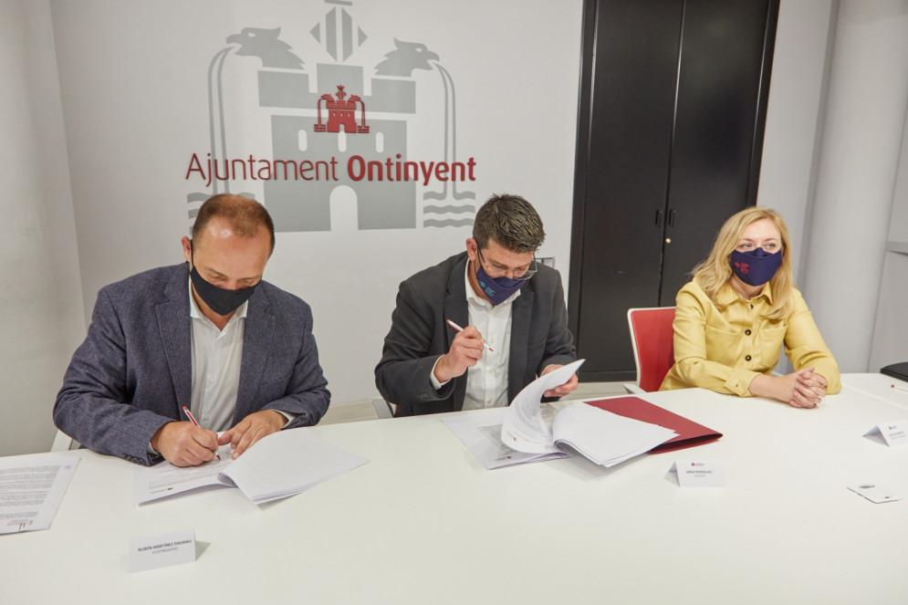 L’alcalde d&#039;Ontinyent i el conseller de Vivenda signen el conveni dels primers 600.000 euros per a transformar el barri de la Cantereria
