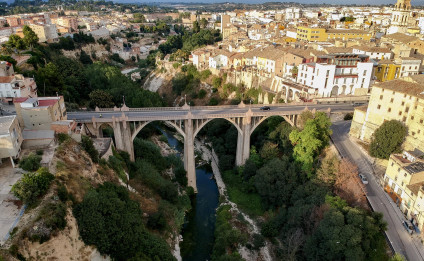 Sanció per trencar part de la decoració nadalenca del pont de Santa Maria