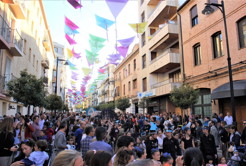 La festa de cloenda de “Ontinyent al carrer” ompli de festa i color Martínez Valls