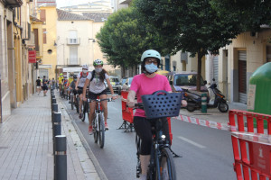 Mig centenar de persones participen en la cadena ciclista organitzada a Ontinyent en el Dia Mundial de la Bici