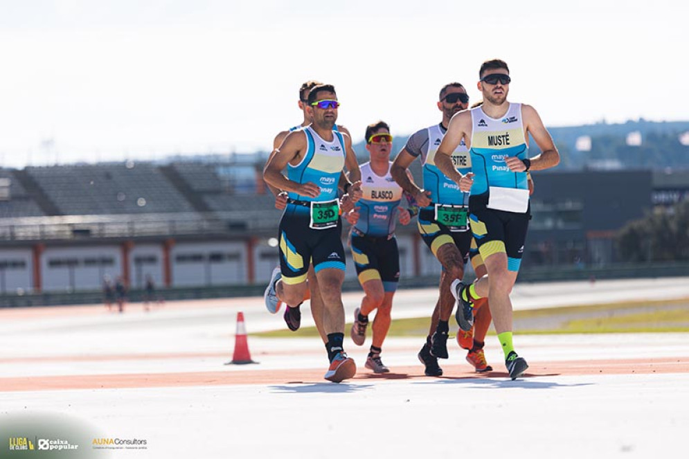 El Triatló Ontinyent estrena colors i patrocinadors amb el començament de la Lliga de Clubs